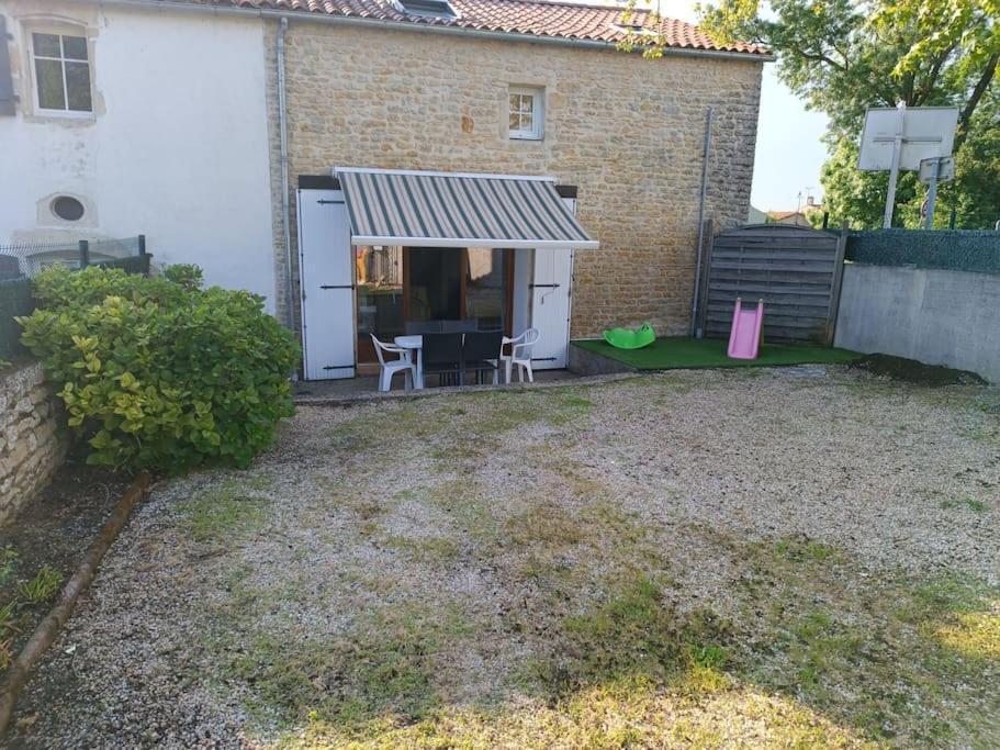 Charmante Maison En Pierres Sainte-Radegonde-des-Noyers ภายนอก รูปภาพ